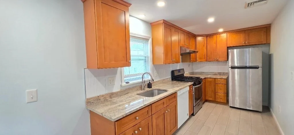 2 bed, 2 bath apartment for rent at 41 Belmont St Unit 41, Quincy — photo 5 of 15