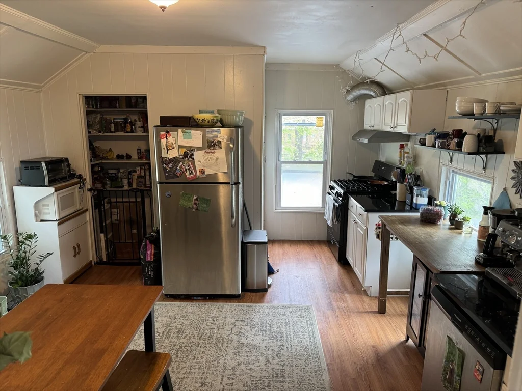 4 bed, 1 bath apartment for rent at 41 Bigelow Unit 3, Brighton — photo 4 of 13