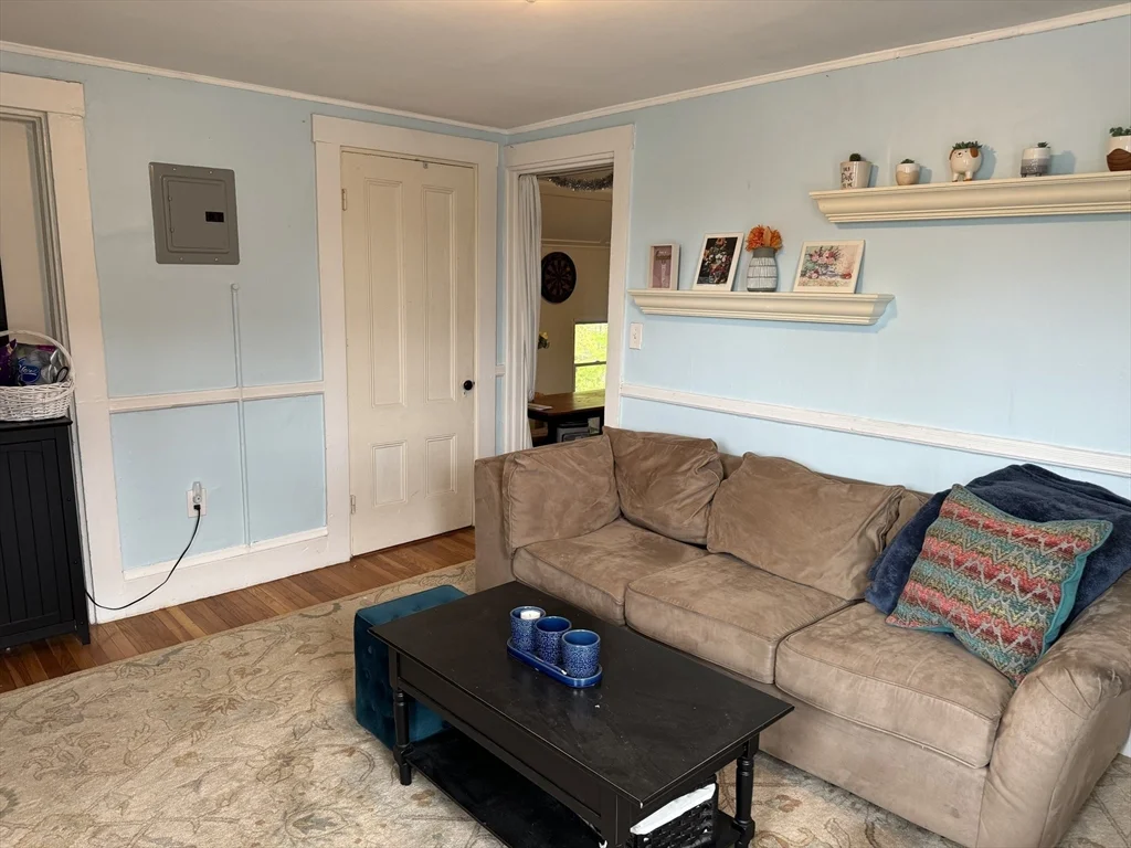 4 bed, 1 bath apartment for rent at 41 Bigelow Unit 3, Brighton — photo 3 of 13