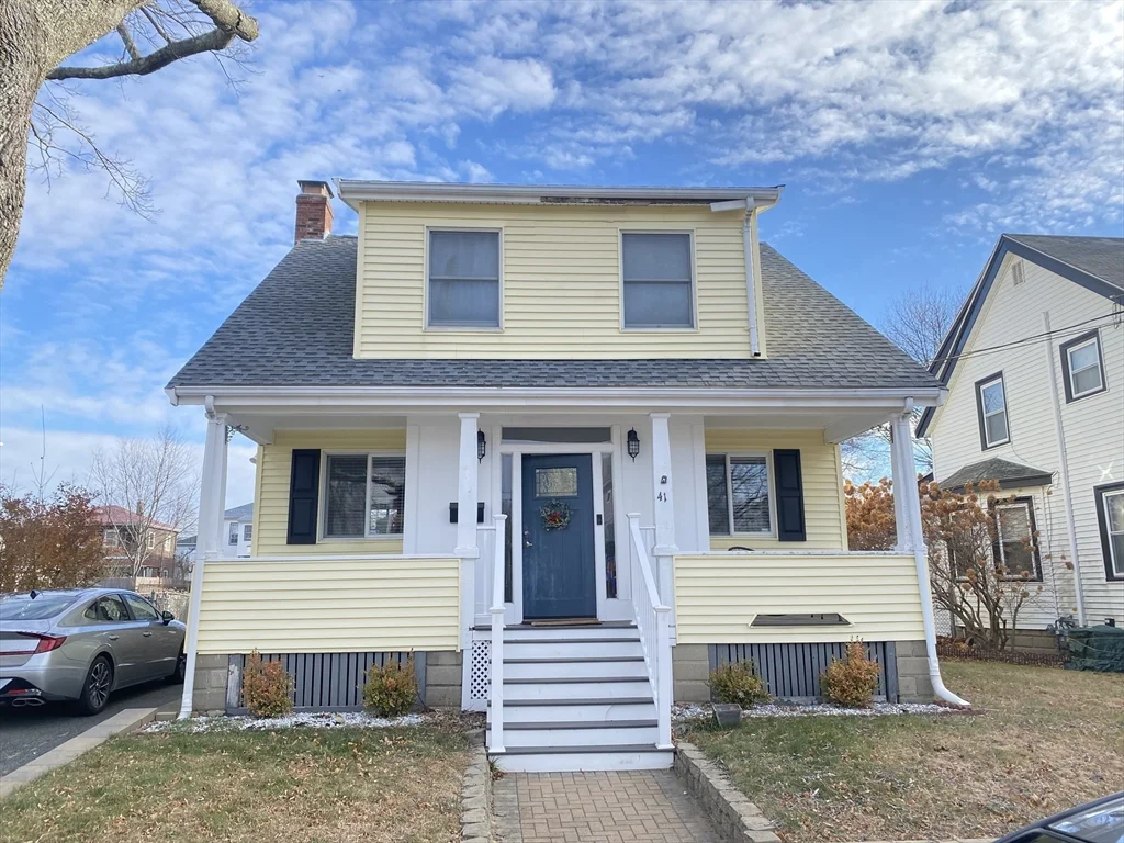 3 bed, 2 bath apartment for rent at 41 Blakeley St, Lynn — photo 1 of 17