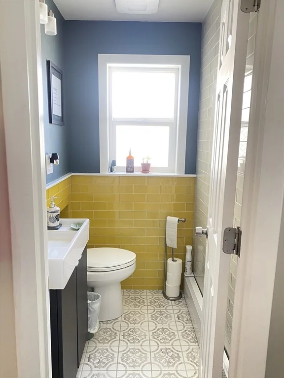 3 bed, 2 bath apartment for rent at 41 Blakeley St, Lynn — photo 9 of 17