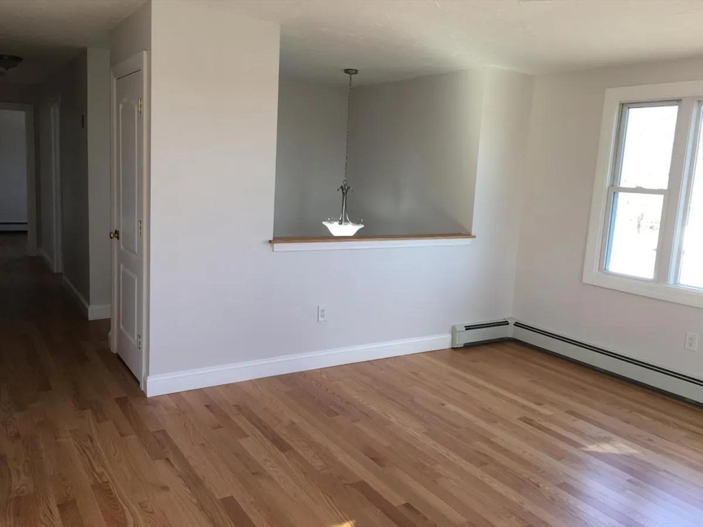 4 bed, 1 bath apartment for rent at 41 Blueberry Hill Rd Unit SF, Woburn — photo 8 of 31