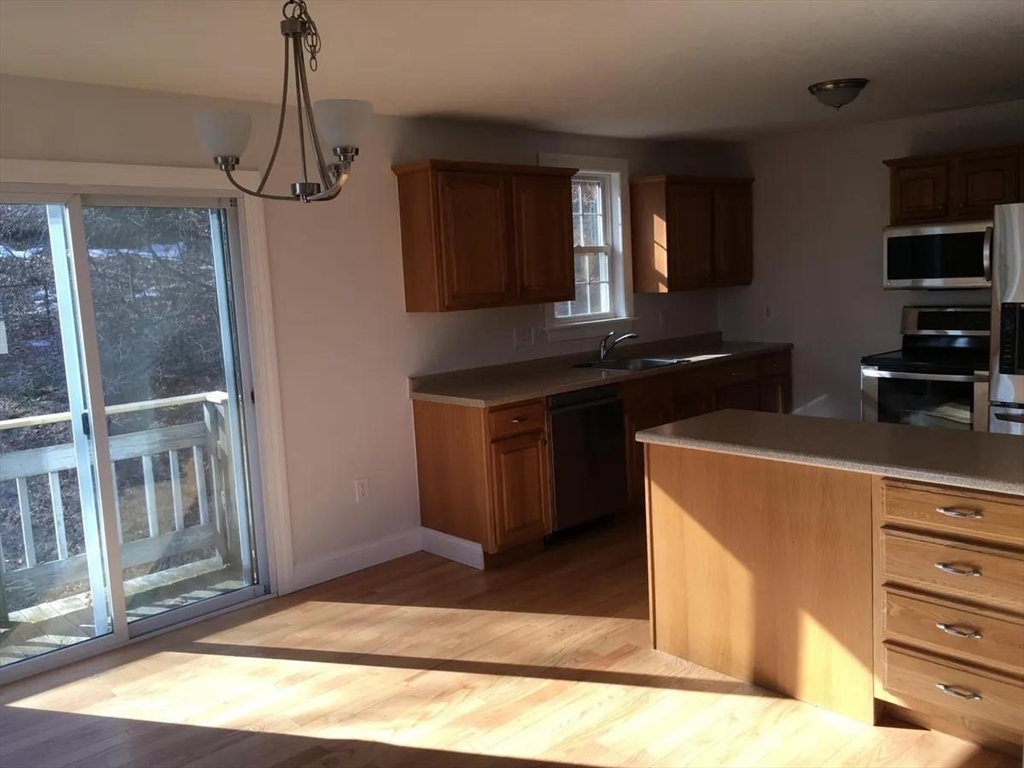 4 bed, 1 bath apartment for rent at 41 Blueberry Hill Rd Unit SF, Woburn — photo 3 of 31
