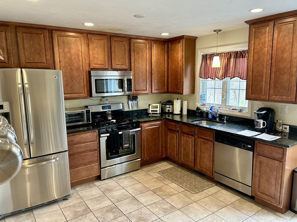 2 bed, 1 bath apartment for rent at 41 Boston Rd Unit 151, Billerica — photo 4 of 25