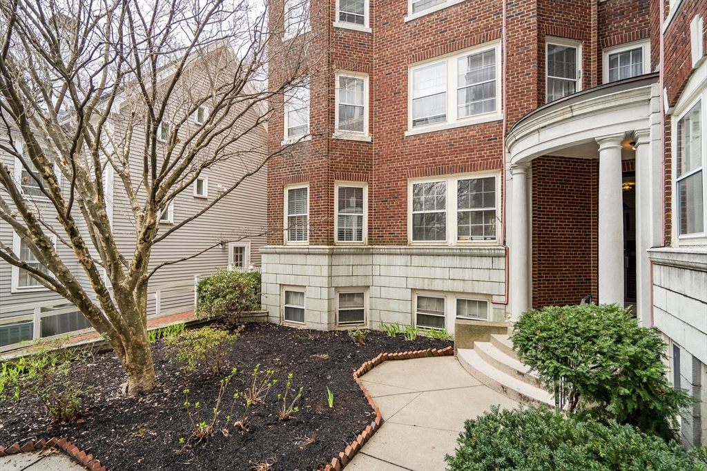 2 bed, 1 bath apartment for rent at 41 Bowdoin St Unit 33, Neighborhood Nine — photo 18 of 20