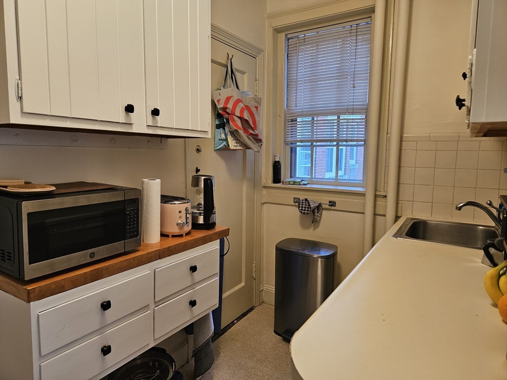 2 bed, 1 bath apartment for rent at 41 Bowdoin St Unit 33, Neighborhood Nine — photo 5 of 20