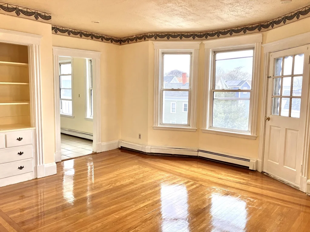 3 bed, 1 bath apartment for rent at 41 Brimblecom St Unit 3, Lynn — photo 5 of 16