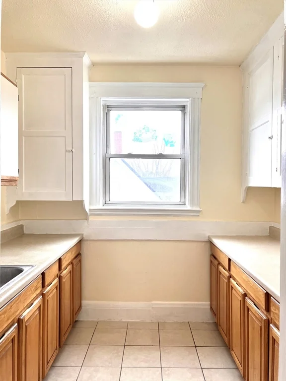 3 bed, 1 bath apartment for rent at 41 Brimblecom St Unit 3, Lynn — photo 8 of 16