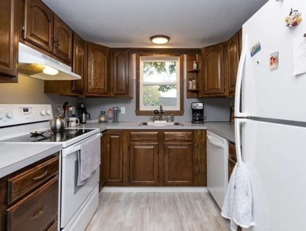 2 bed, 1 bath apartment for rent at 41 Central Unit 3, Whitman — photo 3 of 13