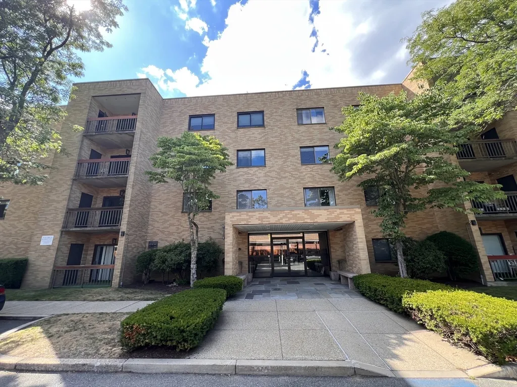 2 bed, 2 bath apartment for rent at 41 Centre St Unit 201, North Brookline — photo 2 of 23