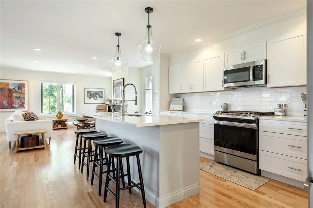3 bed, 3 bath apartment for rent at 41 Cliff Rd Unit A, Gloucester — photo 3 of 22