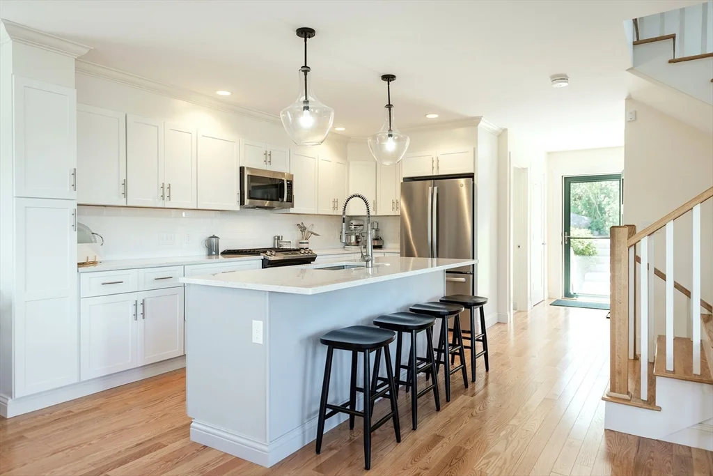 3 bed, 3 bath apartment for rent at 41 Cliff Rd Unit A, Gloucester — photo 4 of 22