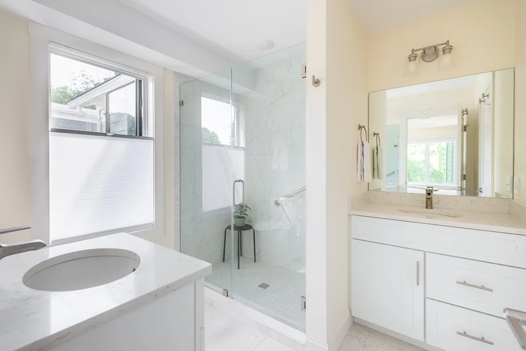3 bed, 3 bath apartment for rent at 41 Cliff Rd Unit A, Gloucester — photo 11 of 22