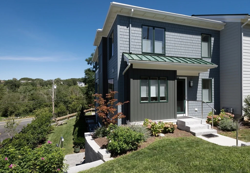 3 bed, 3 bath apartment for rent at 41 Cliff Rd Unit A, Gloucester — photo 1 of 22