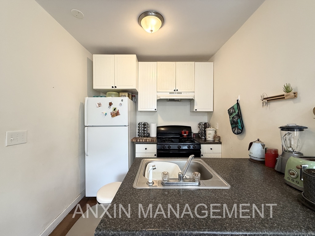 2 bed, 1 bath apartment for rent at 41 Clifton St Unit 41, North Cambridge — photo 4 of 10