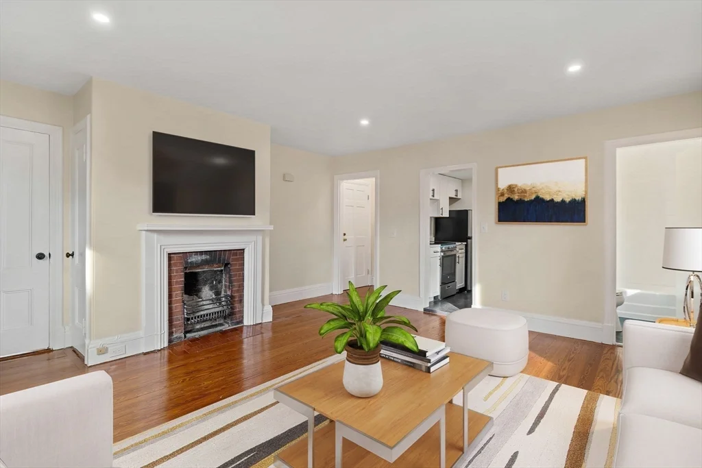 1 bed, 1 bath apartment for rent at 41 Concord Ave Unit 3B, Neighborhood Nine — photo 2 of 7