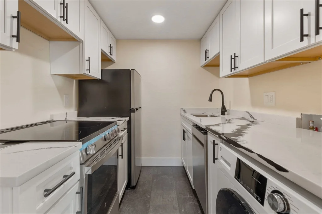 1 bed, 1 bath apartment for rent at 41 Concord Ave Unit 3B, Neighborhood Nine — photo 3 of 7