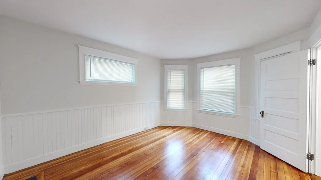 4 bed, 1 bath apartment for rent at 41 Crescent Ave Unit 1, South Braintree — photo 3 of 12