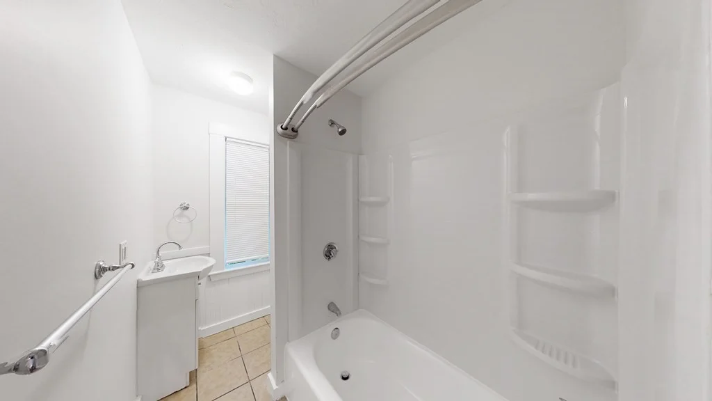 4 bed, 1 bath apartment for rent at 41 Crescent Ave Unit 1, South Braintree — photo 9 of 12