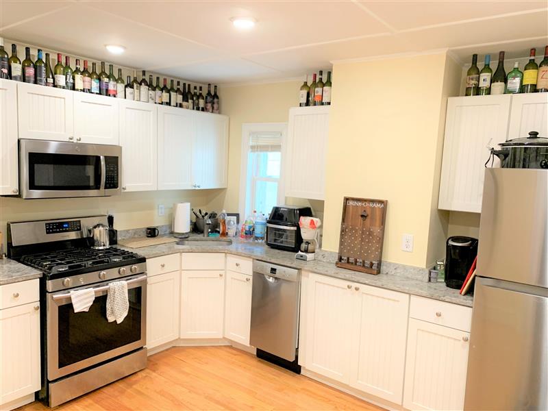3 bed, 1 bath apartment for rent at 41 Cross St Unit 1, East Somerville