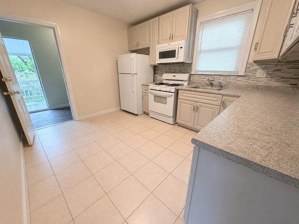 2 bed, 1 bath apartment for rent at 41 Daniels St Unit 41, Medford — photo 2 of 12