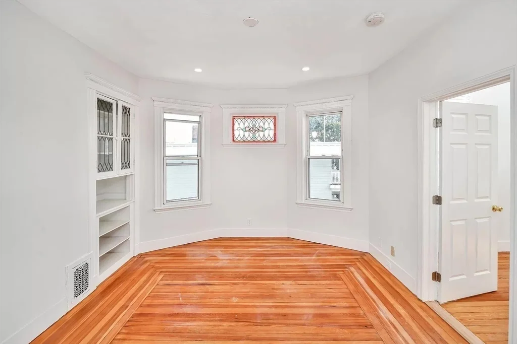4 bed, 2 bath apartment for rent at 41 Dix St Unit 2, Dorchester — photo 3 of 19