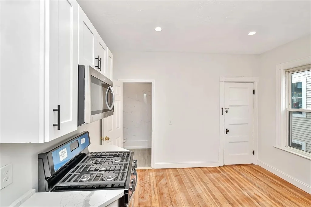 4 bed, 2 bath apartment for rent at 41 Dix St Unit 2, Dorchester — photo 6 of 19