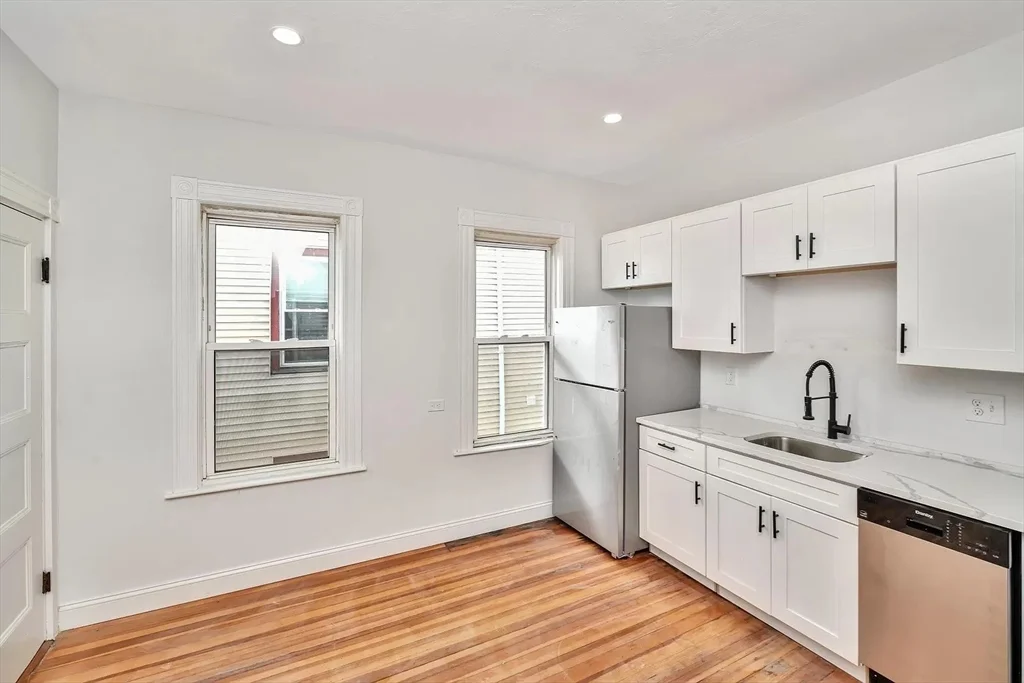 4 bed, 2 bath apartment for rent at 41 Dix St Unit 2, Dorchester — photo 7 of 19