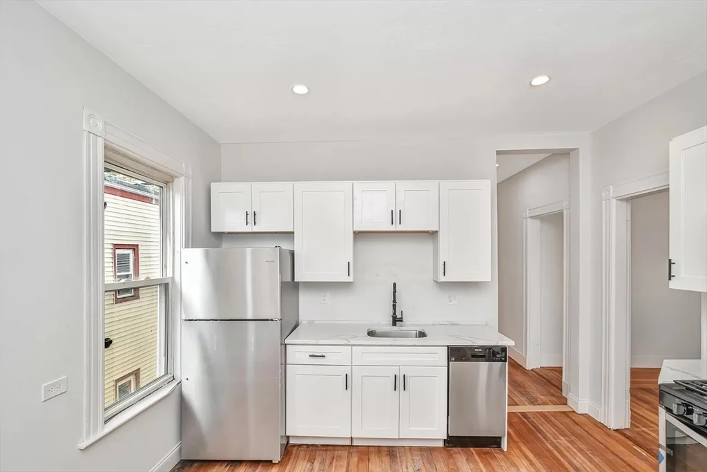4 bed, 2 bath apartment for rent at 41 Dix St Unit 2, Dorchester — photo 8 of 19