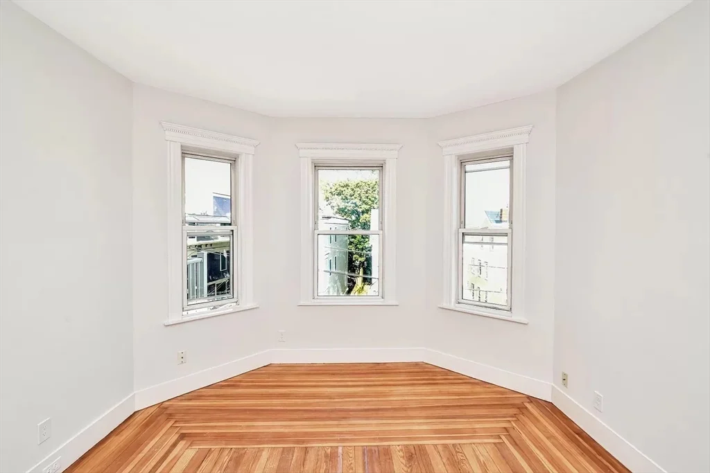 4 bed, 2 bath apartment for rent at 41 Dix St Unit 2, Dorchester — photo 2 of 19