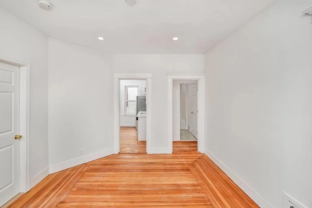 4 bed, 2 bath apartment for rent at 41 Dix St Unit 2, Dorchester — photo 4 of 19