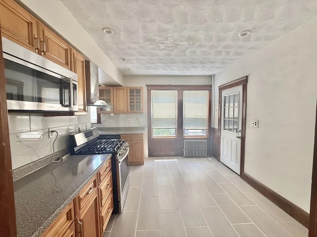 2 bed, 1 bath apartment for rent at 41 Dunbar Ave Unit 1, Glenwood — photo 9 of 42