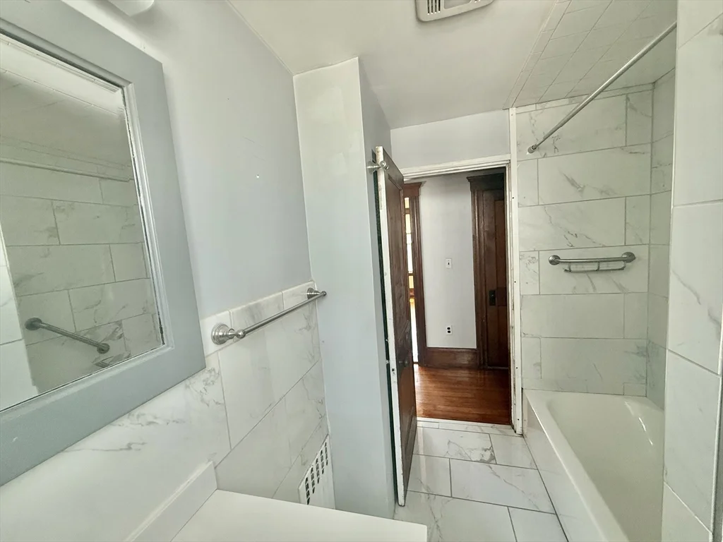 2 bed, 1 bath apartment for rent at 41 Dunbar Ave Unit 1, Glenwood — photo 32 of 42