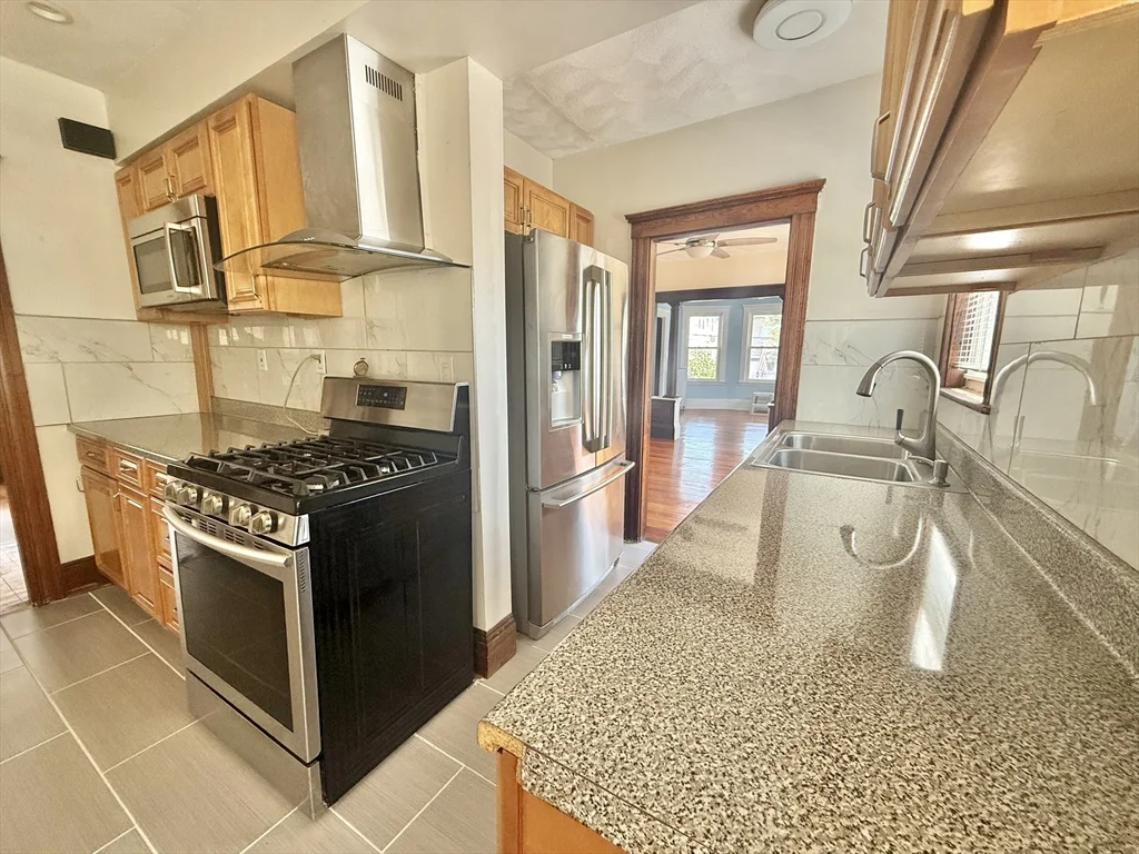 2 bed, 1 bath apartment for rent at 41 Dunbar Ave Unit 1, Glenwood — photo 5 of 42