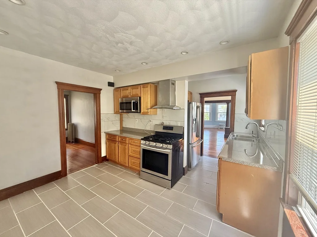 2 bed, 1 bath apartment for rent at 41 Dunbar Ave Unit 1, Glenwood — photo 7 of 42