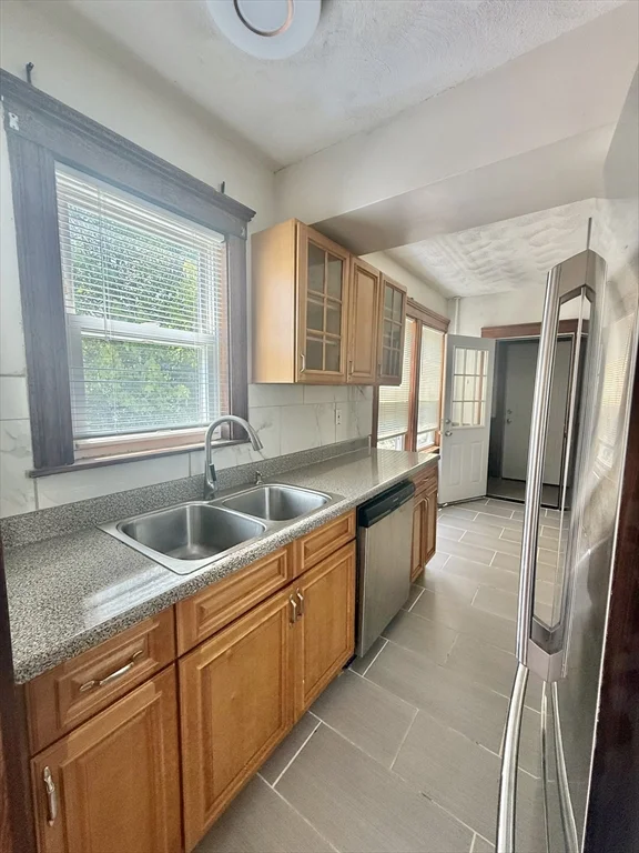 2 bed, 1 bath apartment for rent at 41 Dunbar Ave Unit 1, Glenwood — photo 11 of 42