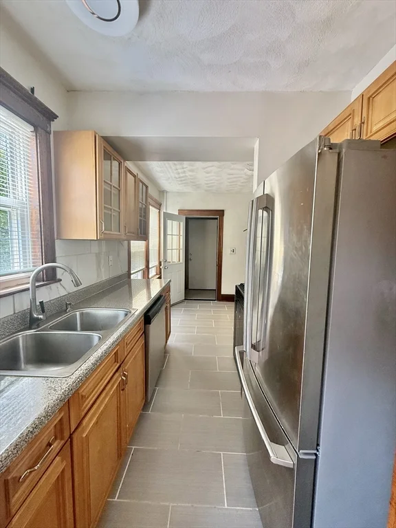 2 bed, 1 bath apartment for rent at 41 Dunbar Ave Unit 1, Glenwood — photo 10 of 42