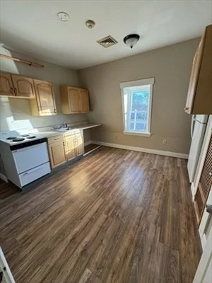 1 bed, 1 bath apartment for rent at 41 Dunham Unit 3R, Attleboro — photo 2 of 4