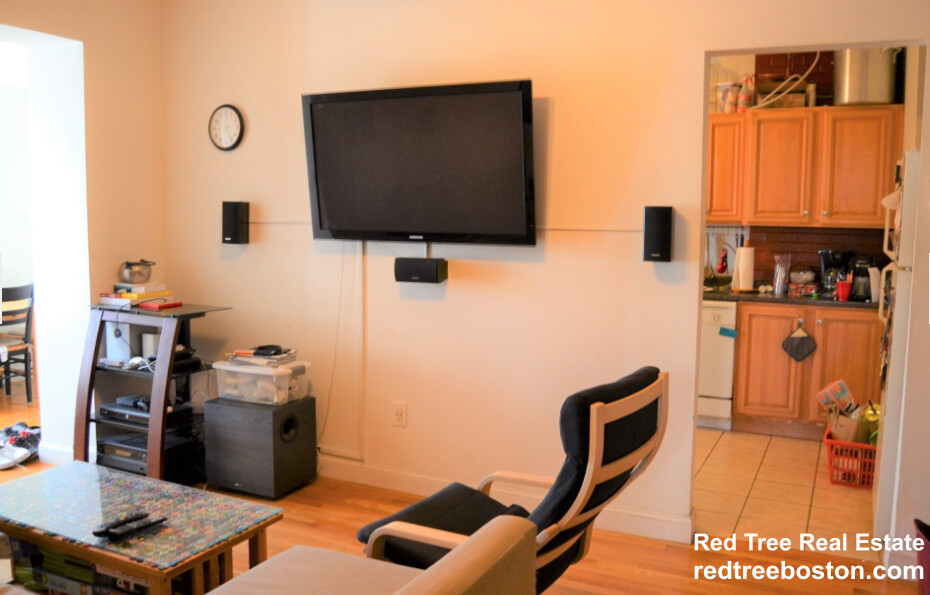 4 bed, 2 bath apartment for rent at 41 Egremont Rd Unit 4, Brighton — photo 4 of 14