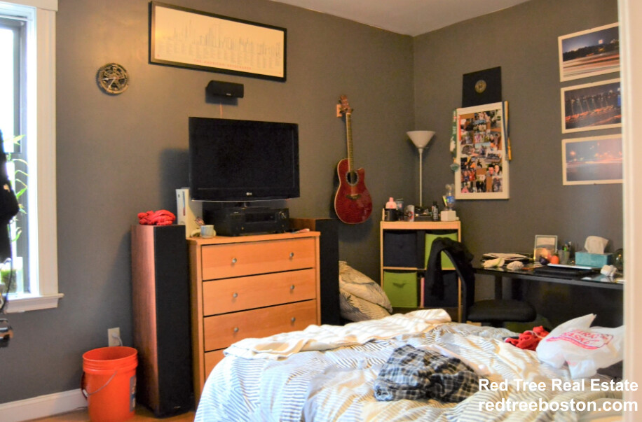 4 bed, 2 bath apartment for rent at 41 Egremont Rd Unit 4, Brighton — photo 12 of 14