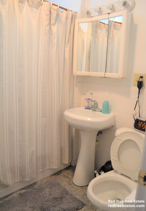 4 bed, 2 bath apartment for rent at 41 Egremont Rd Unit 4, Brighton — photo 9 of 14