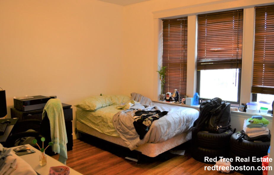 4 bed, 2 bath apartment for rent at 41 Egremont Rd Unit 4, Brighton — photo 8 of 14