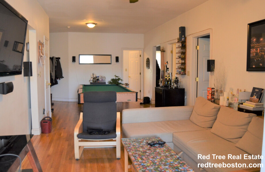 4 bed, 2 bath apartment for rent at 41 Egremont Rd Unit 4, Brighton — photo 6 of 14