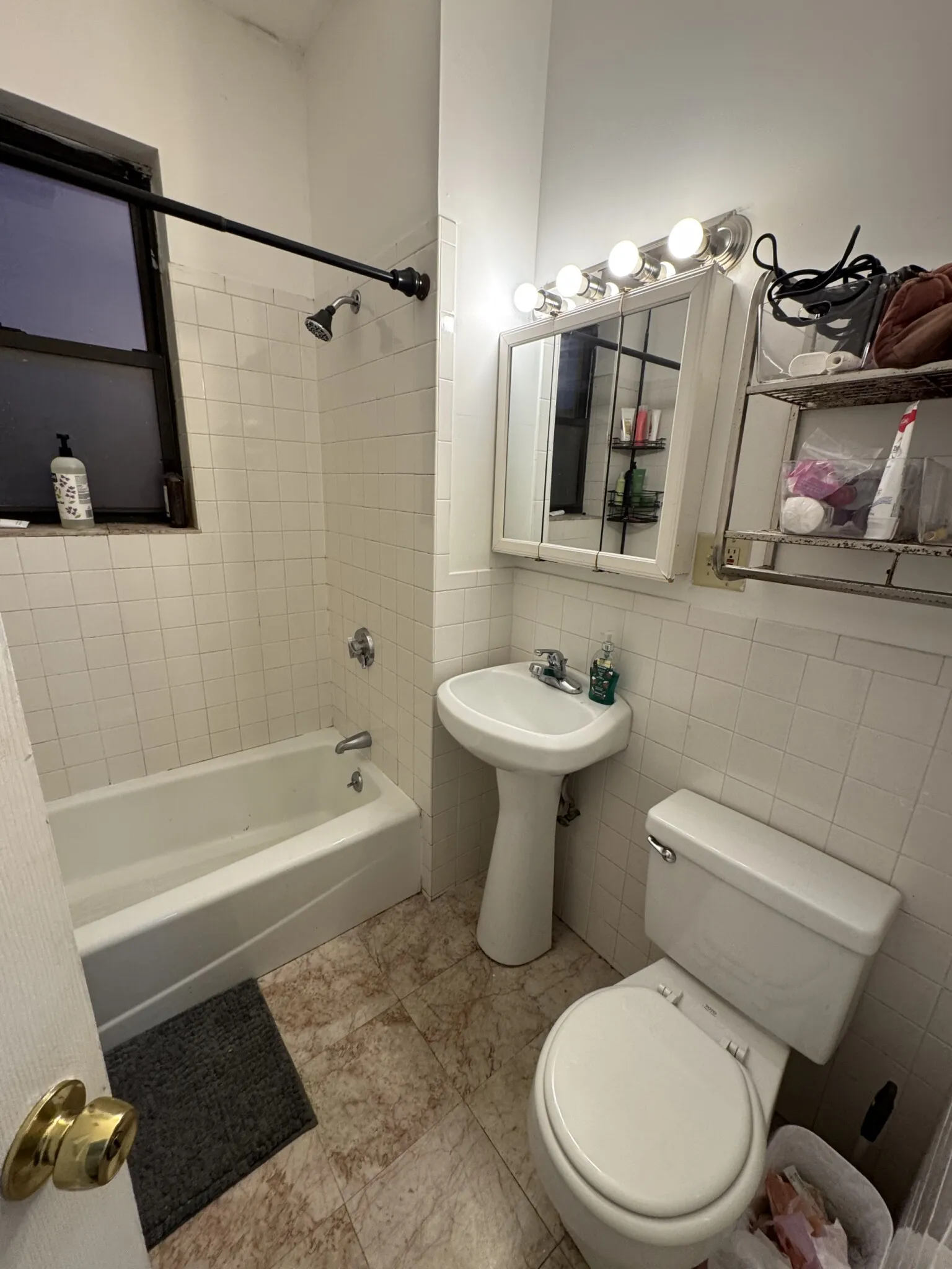 5 bed, 2 bath apartment for rent at 41 Egremont Rd Unit 6, Brighton — photo 13 of 37