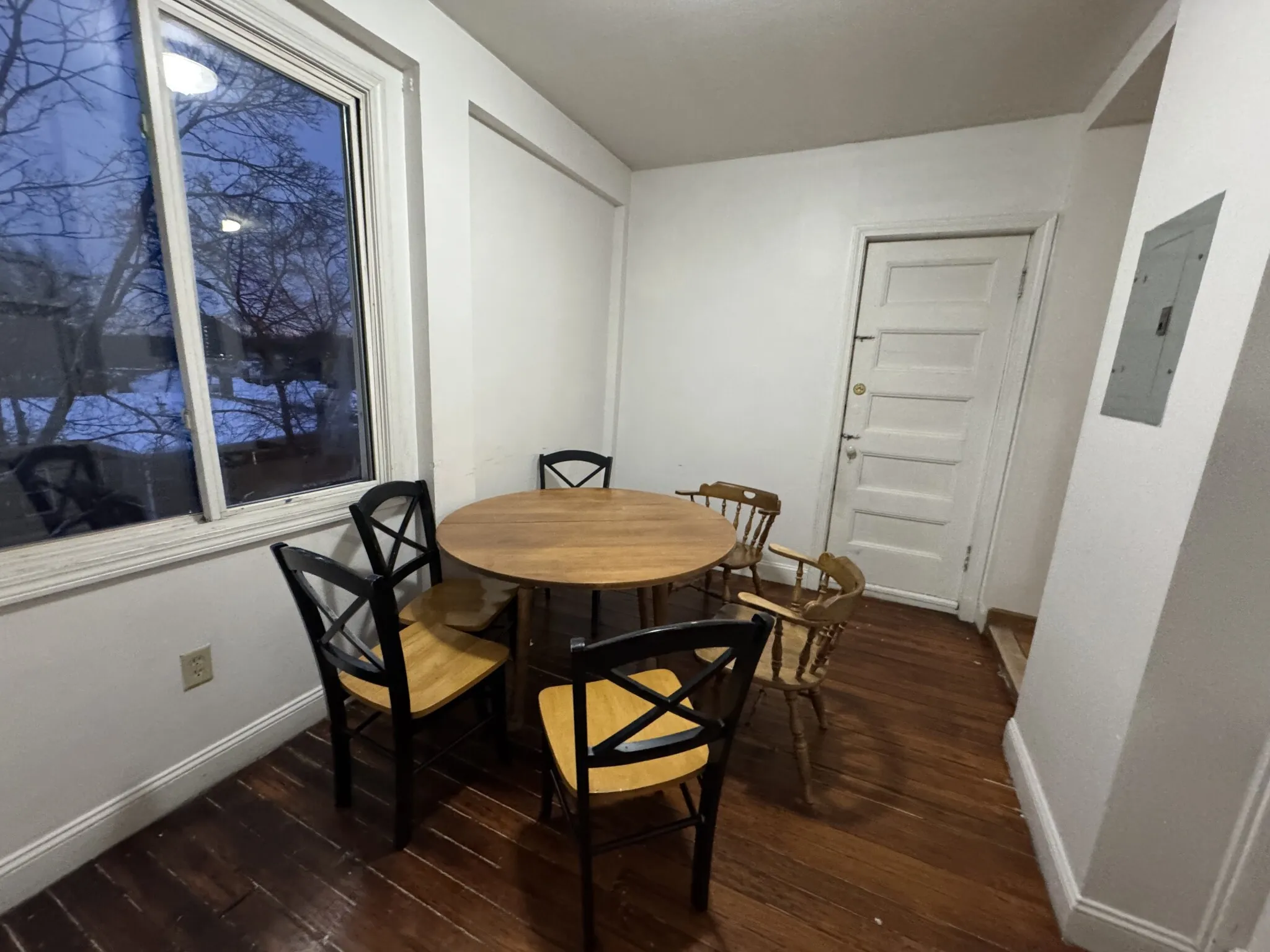 5 bed, 2 bath apartment for rent at 41 Egremont Rd Unit 6, Brighton — photo 4 of 37