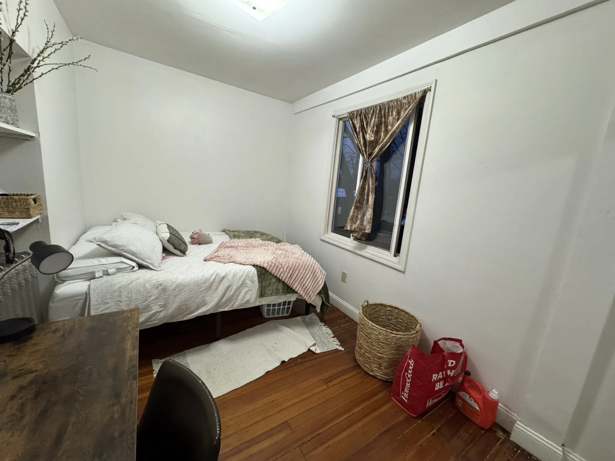 5 bed, 2 bath apartment for rent at 41 Egremont Rd Unit 6, Brighton — photo 12 of 37