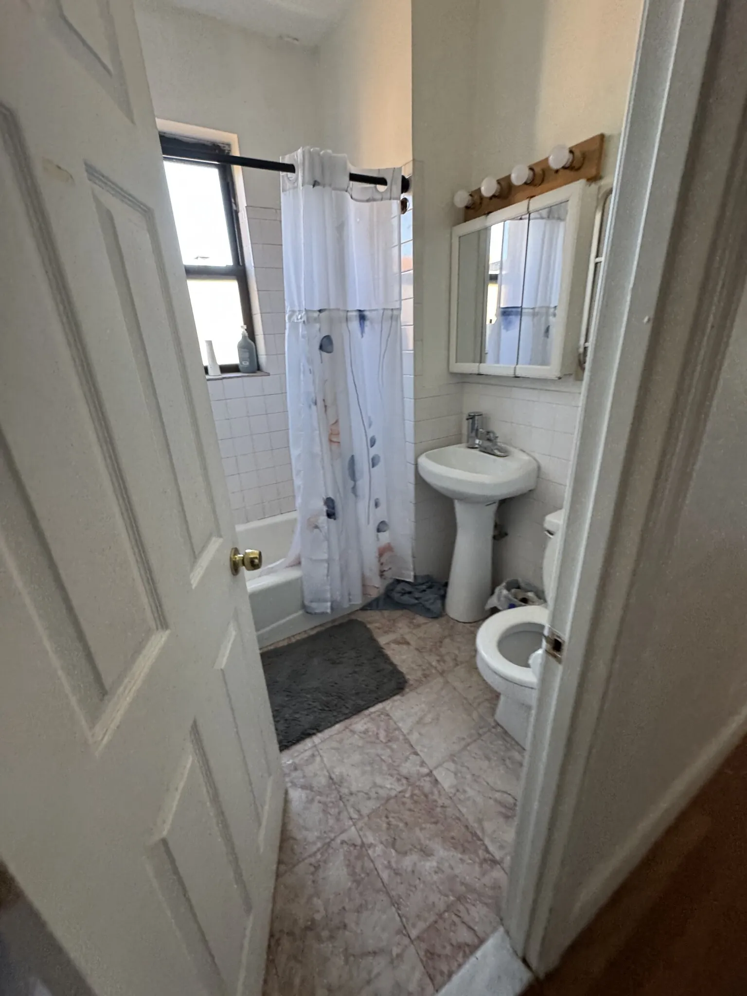5 bed, 2 bath apartment for rent at 41 Egremont Rd Unit 6, Brighton — photo 25 of 37
