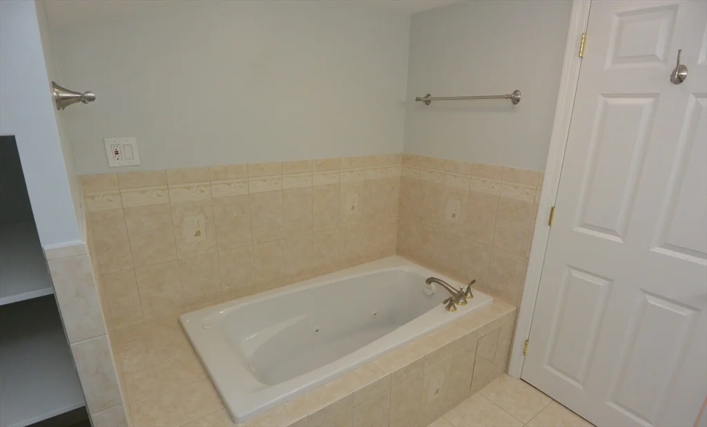 3 bed, 2 bath apartment for rent at 41 Eldred Unit n/a, Lexington — photo 8 of 13
