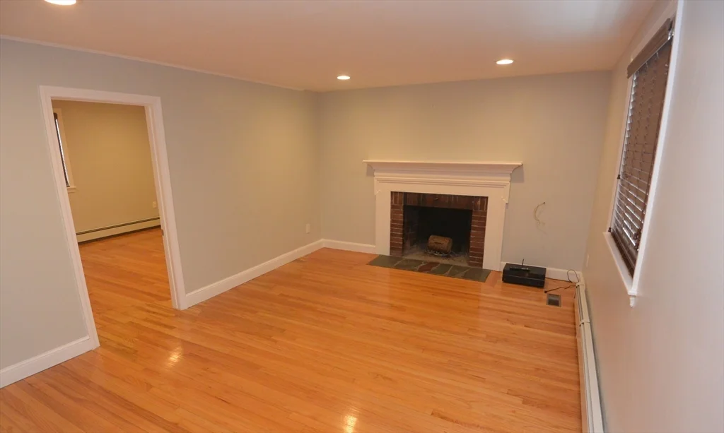 3 bed, 2 bath apartment for rent at 41 Eldred Unit n/a, Lexington — photo 4 of 13