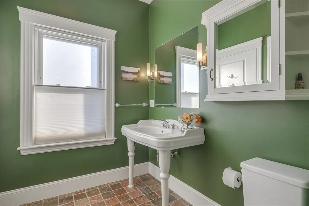 3 bed, 2 bath apartment for rent at 41 Farragut Rd Unit 3, South Boston — photo 23 of 42